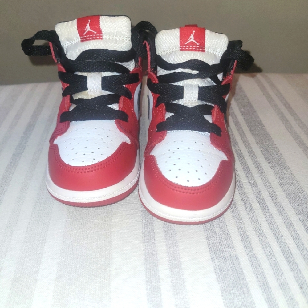 Air Jordan 1 Chicago Size 8C Toddler Hard to Find